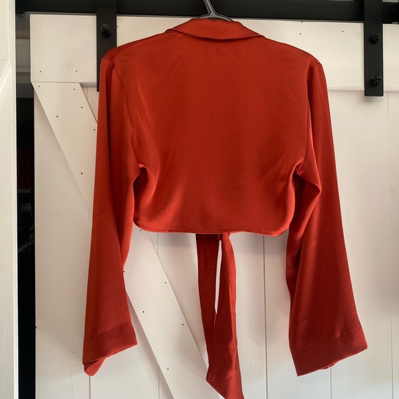 Dynamite Red Cropped Shirt - Picture 3 of 6